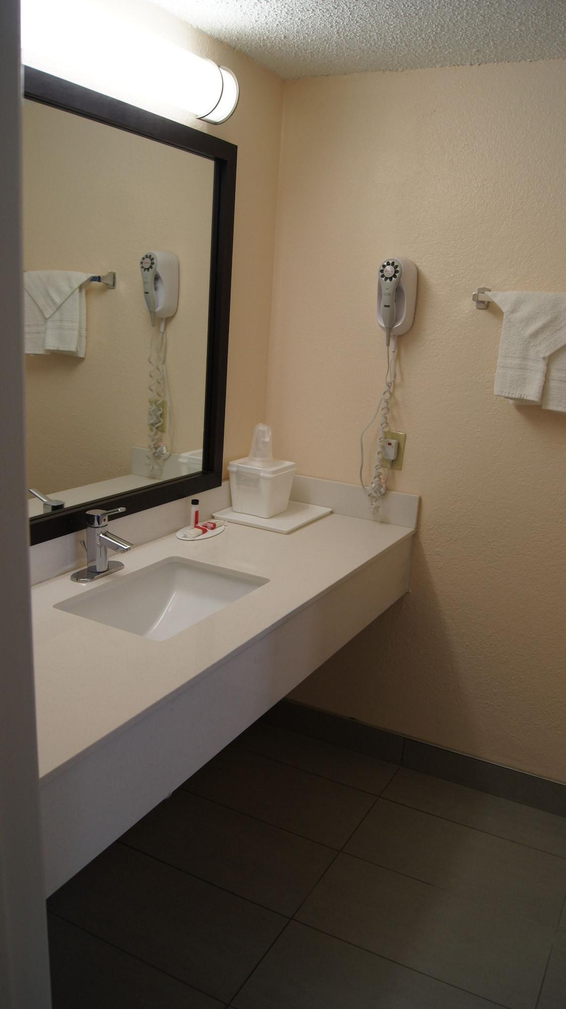 Travelodge By Wyndham North Richland Hills/dallas/ft Worth