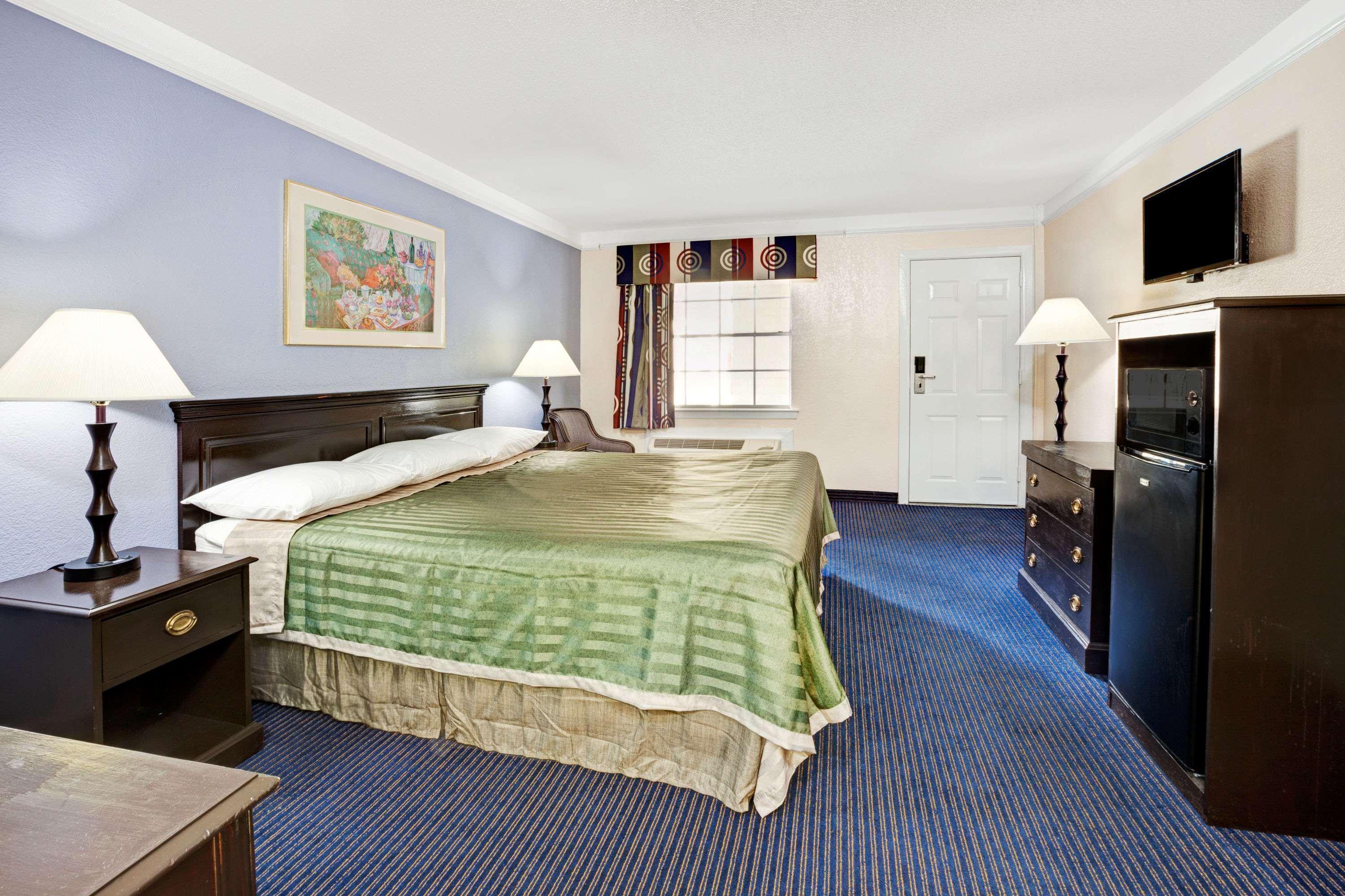 Travelodge By Wyndham North Richland Hills/dallas/ft Worth 2*