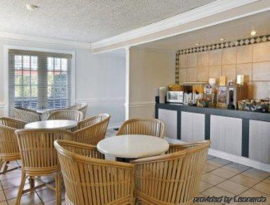 Travelodge By Wyndham North Richland Hills/dallas/ft Worth